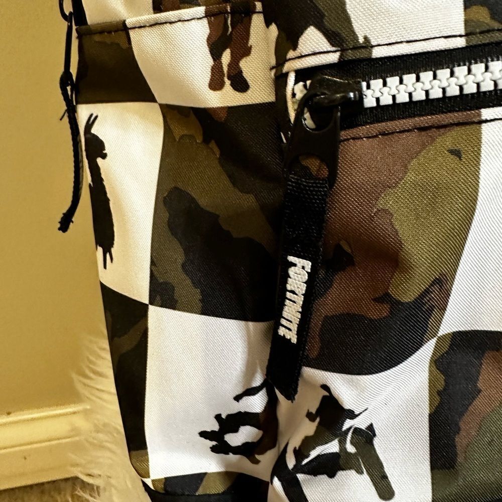 Fortnite EUC black, white, army green checked  backpack no flaws - Picture 3 of 12